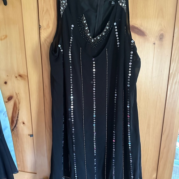 Nicole by Nicole Miller - Classic Black Short Dress size 12. - gorgeous beading - Picture 7 of 7